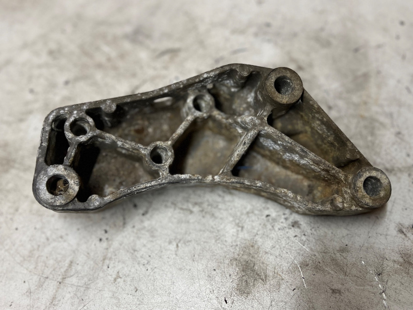 VW AUDI SEAT SKODA 2013-2017 FRONT LEFT PASSENGER ENGINE MOUNT 1K0199117