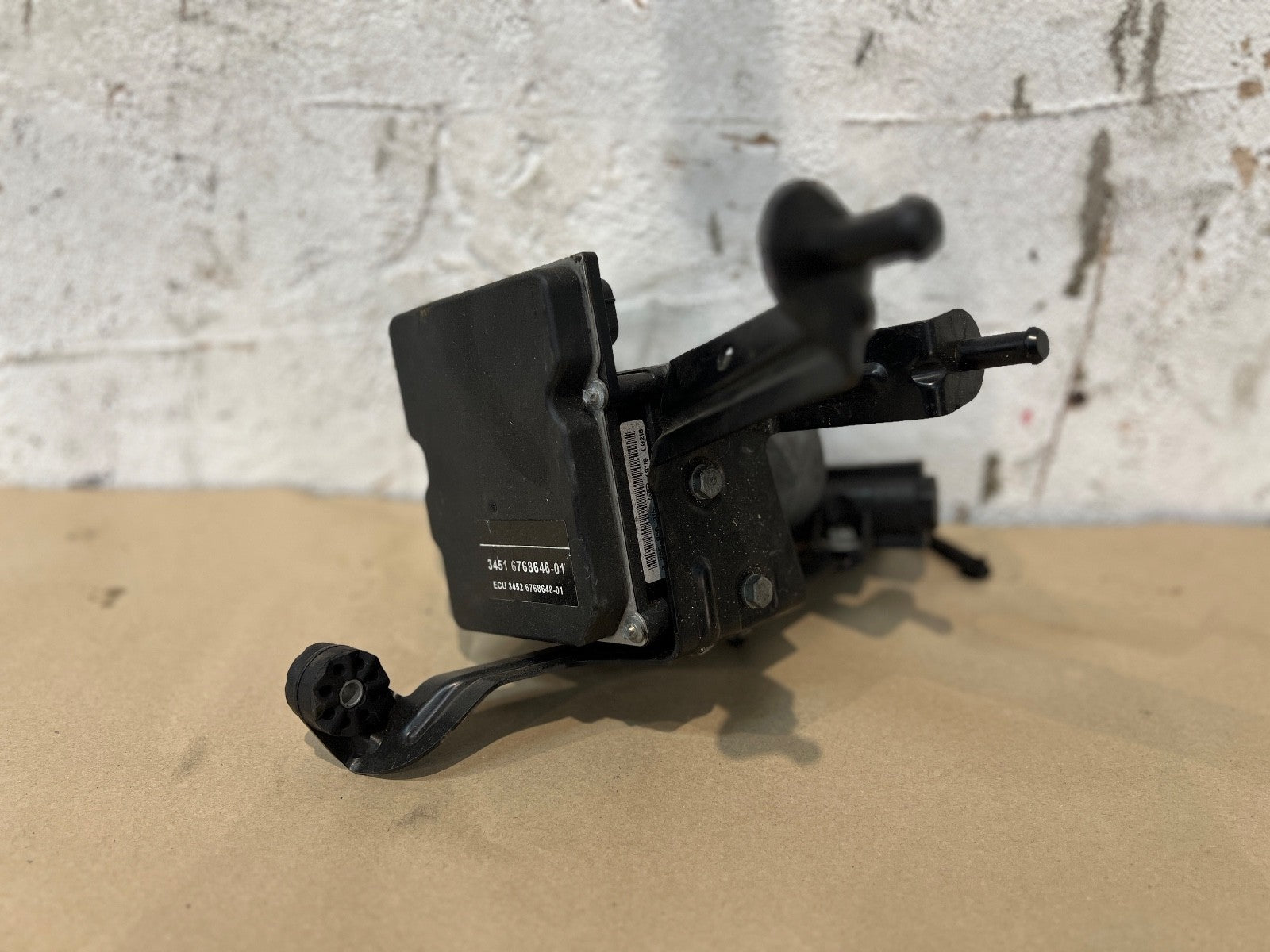 2003-2008 BMW E60 E61 5SERIES ABS PUMP DSC CONTROLLER HYDRO UNIT 6768646 6768648