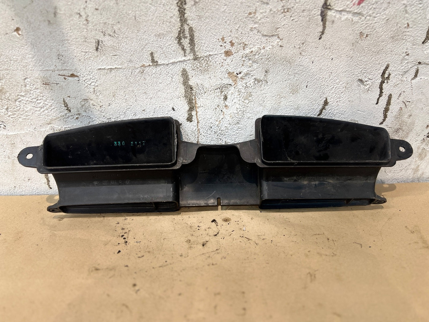 BMW 3 Series E90 E91 E92 E93 Front Hood Suction Air Intake Inlet Duct 7541738