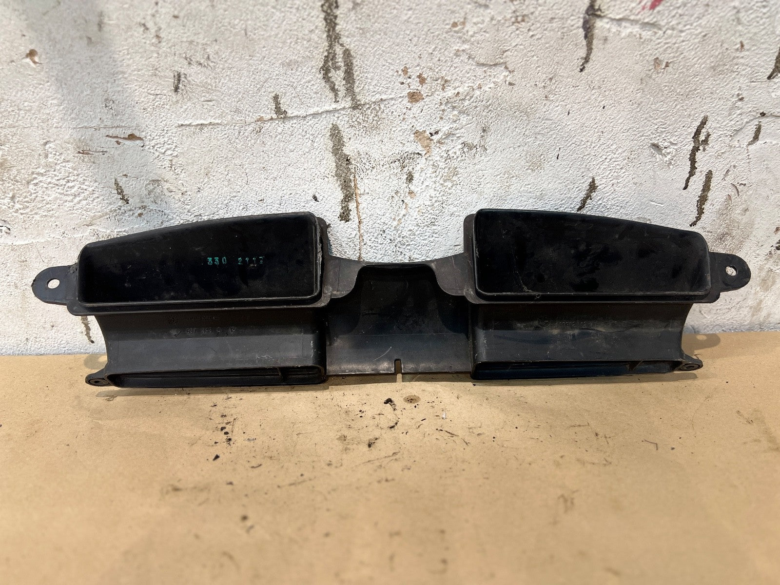 BMW 3 Series E90 E91 E92 E93 Front Hood Suction Air Intake Inlet Duct 7541738