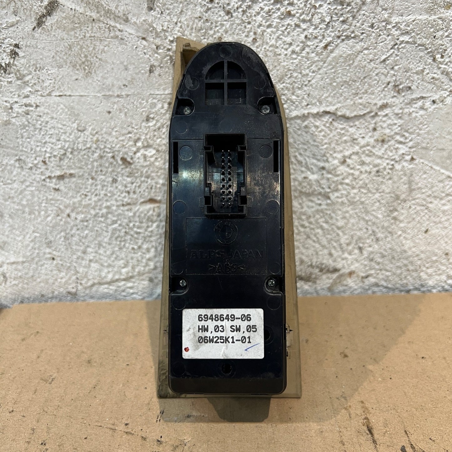 BMW 3 Series E90 E91 Genuine RH Right Side Electric Window Switch Lifter 6948649