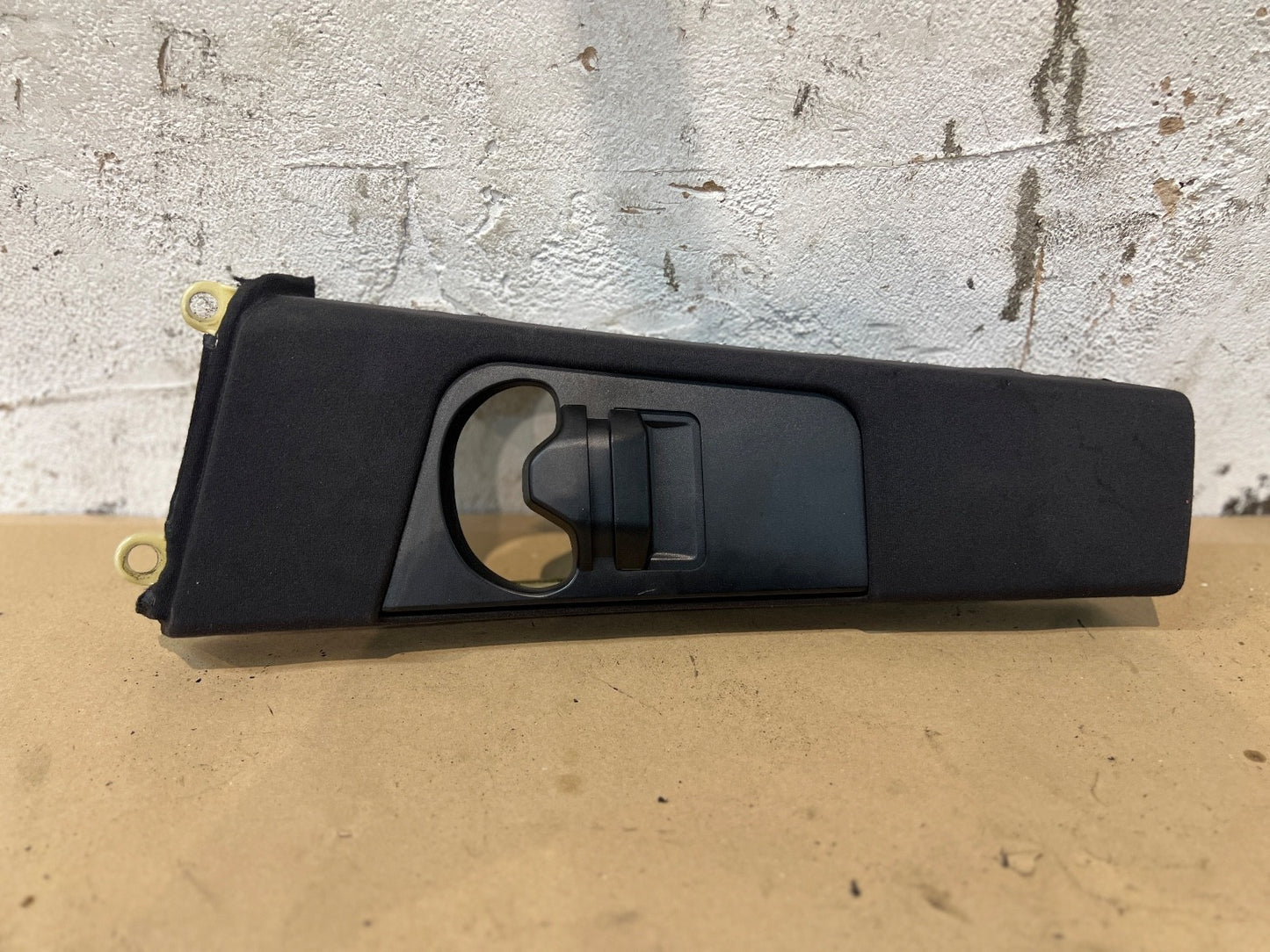 BMW 3 SERIES E46 COUPE LEFT SIDE SEAT BELT TRIM 7057295