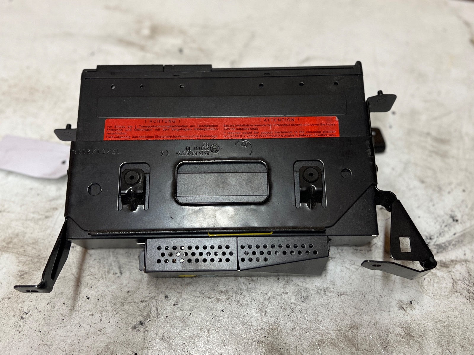 BMW E81 E87 E90 E91 E92 E93 1 3 SERIES 6-DISC CD CHANGER WITH MAGAZINE 6977759