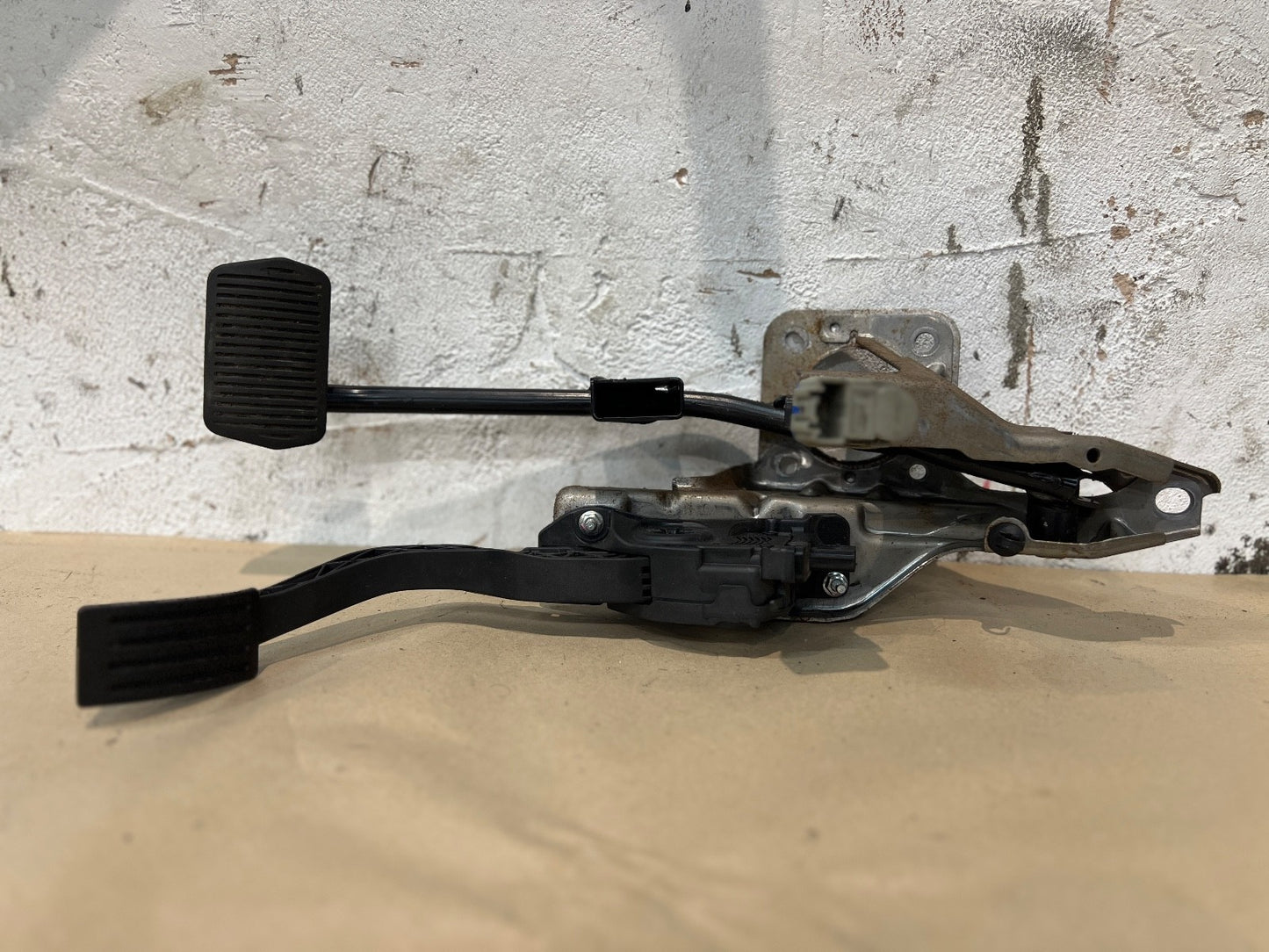 2010-2015 Ford C-MAX MK2 Throttle Accelerator/ Brake Pedal Assembly AV619F836BB