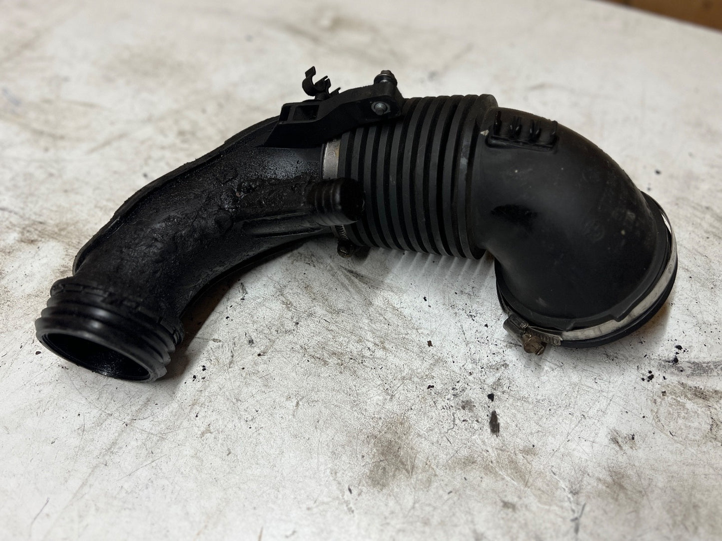 BMW 3 Series E90 E91 E92 E93 Air Intake Pipe 7799845 M57n2 3.0d