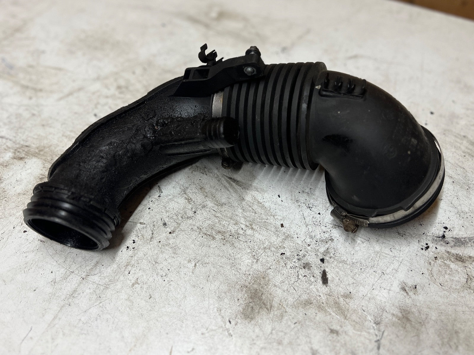 BMW 3 Series E90 E91 E92 E93 Air Intake Pipe 7799845 M57n2 3.0d