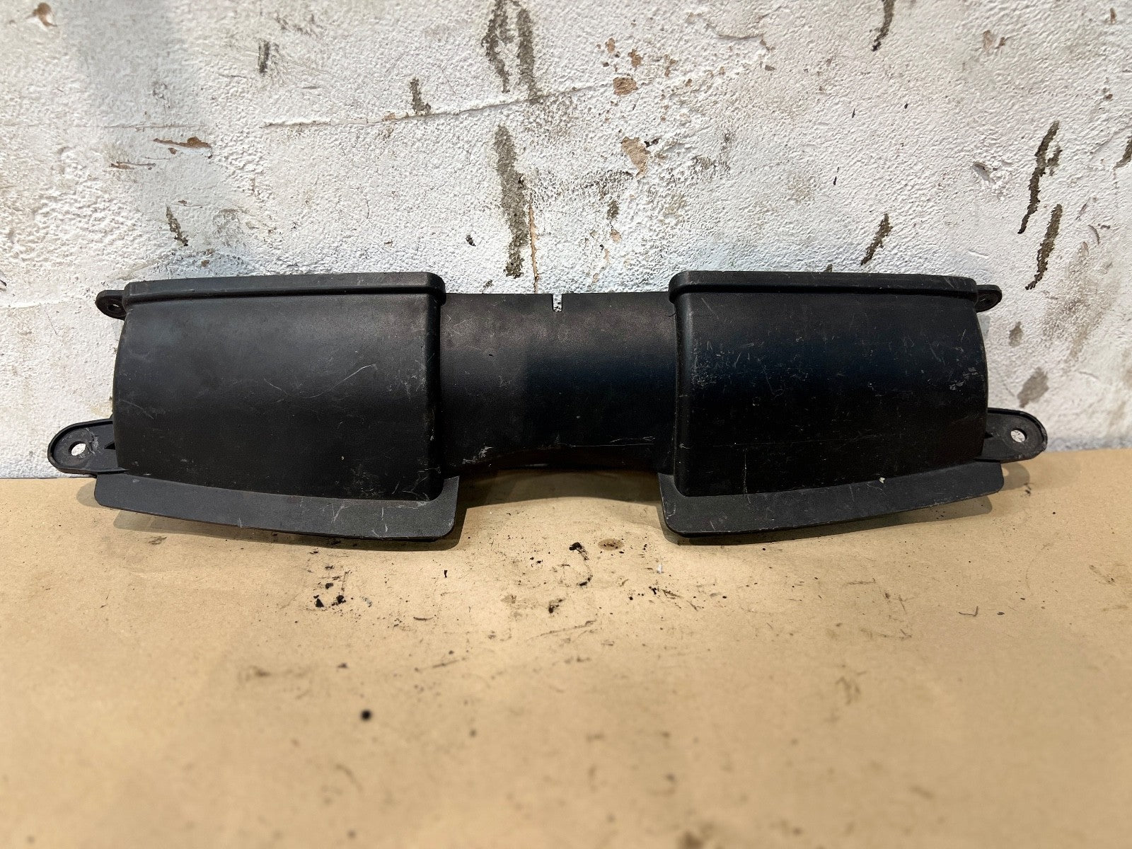 BMW 3 Series E90 E91 E92 E93 Front Hood Suction Air Intake Inlet Duct 7541738