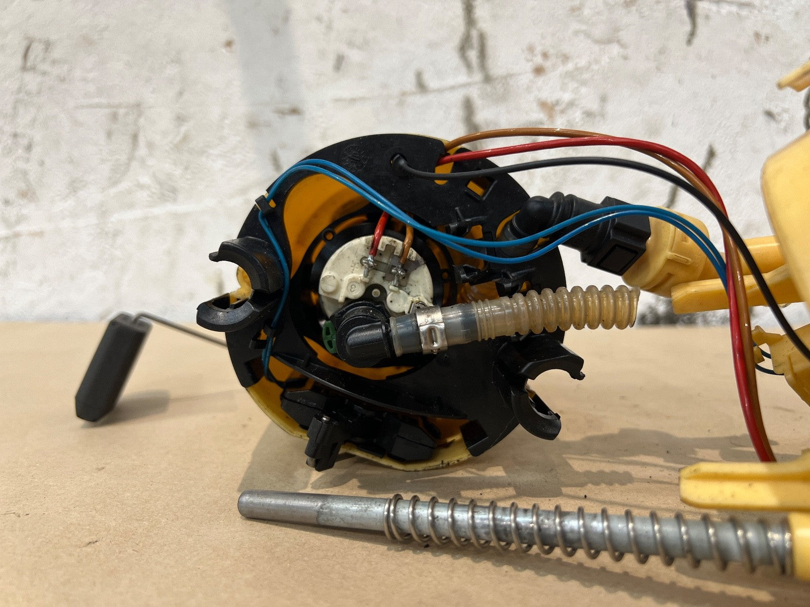 BMW Intank Low Pressure Fuel Pump 3025095