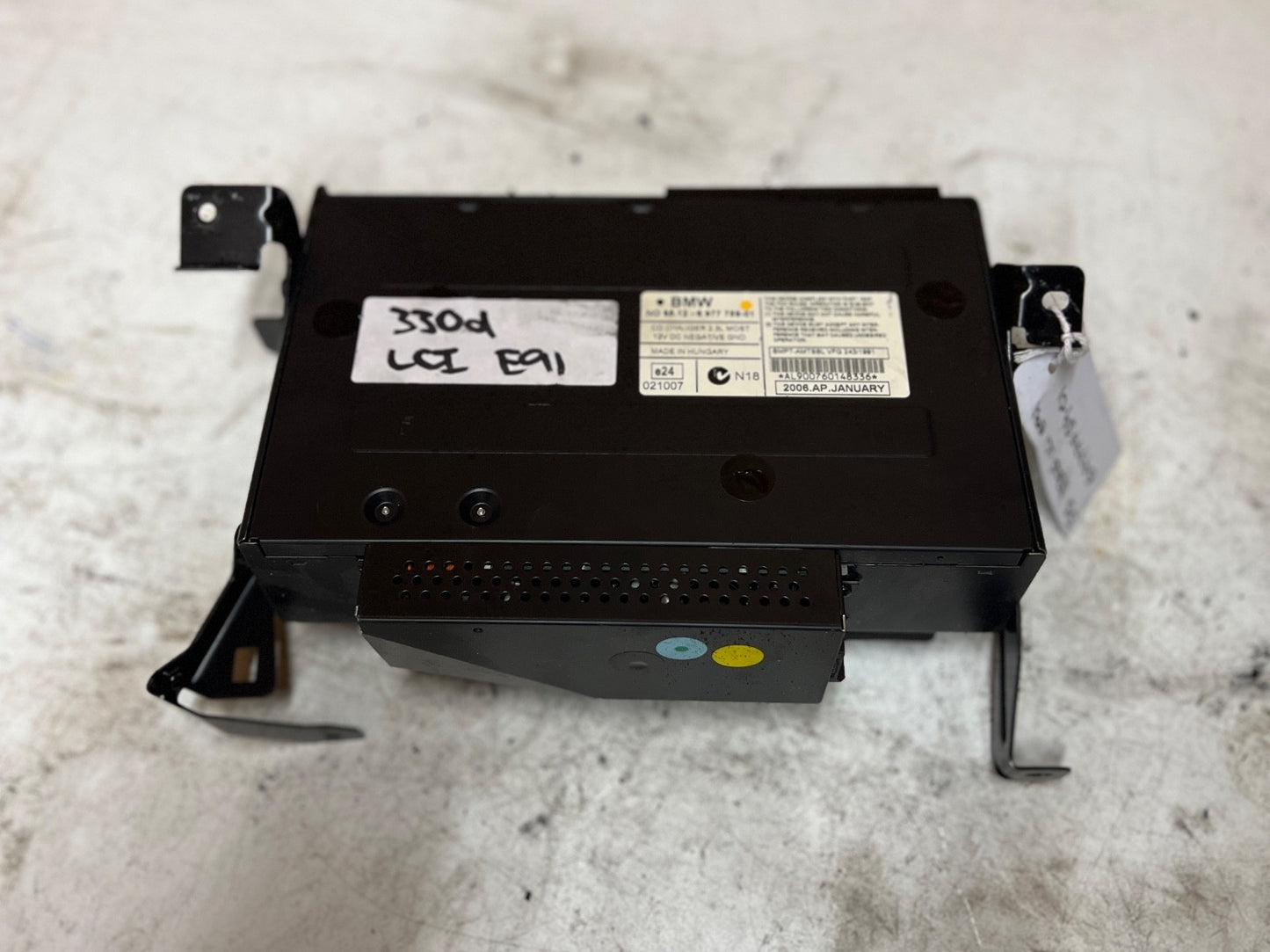 BMW E81 E87 E90 E91 E92 E93 1 3 SERIES 6-DISC CD CHANGER WITH MAGAZINE 6977759