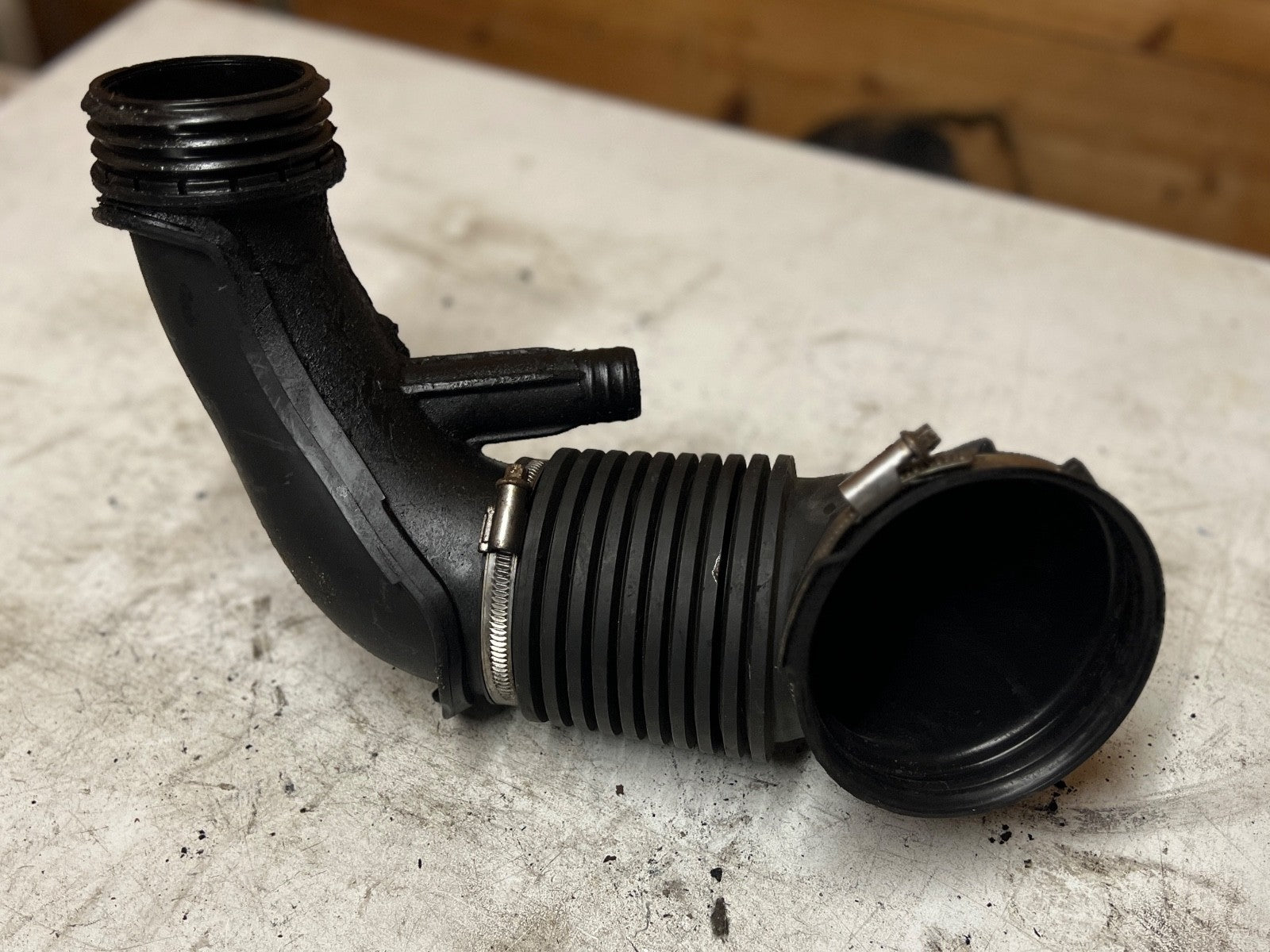 BMW 3 Series E90 E91 E92 E93 Air Intake Pipe 7799845 M57n2 3.0d