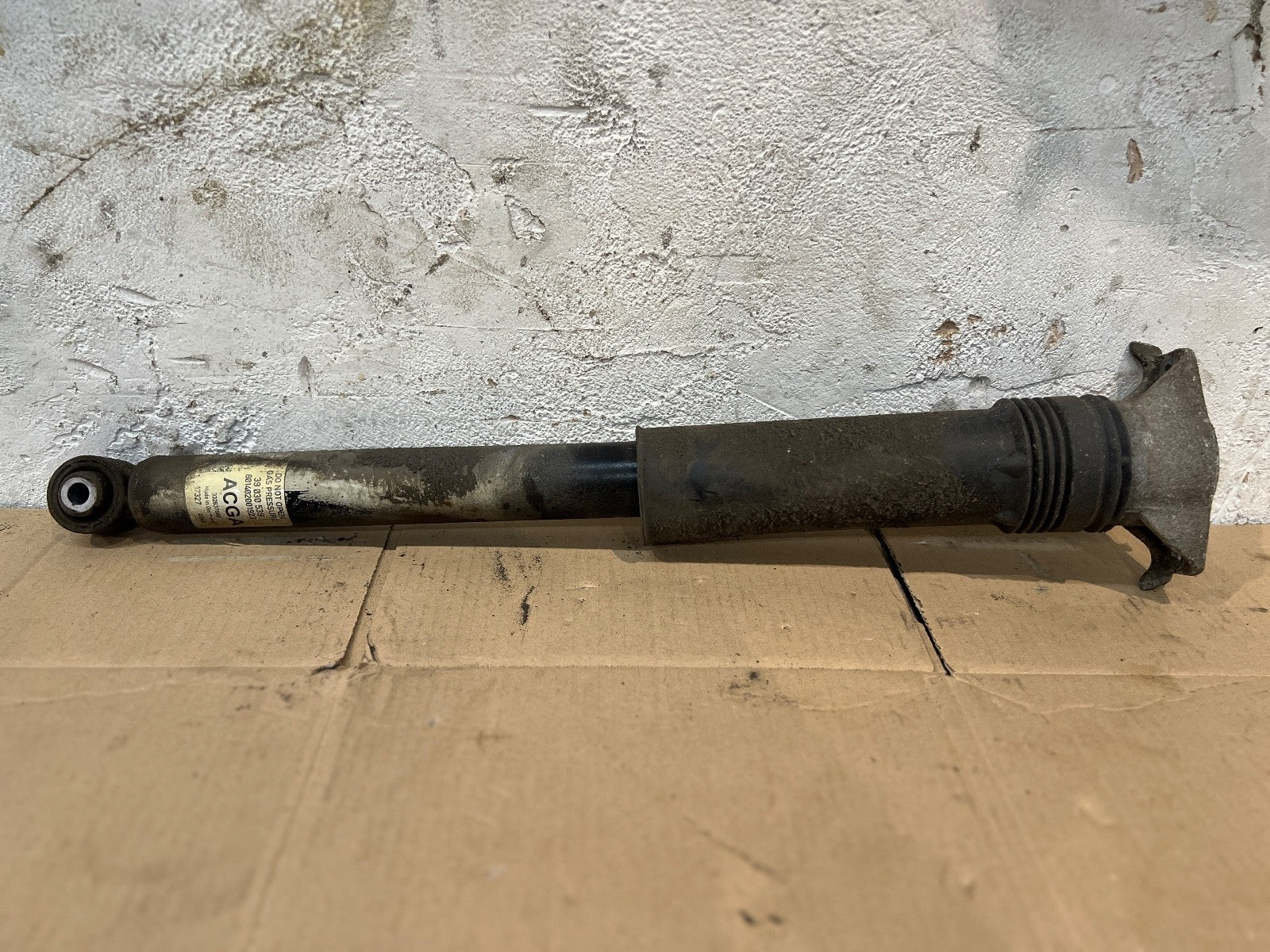 X2 2016-2021 VAUXHALL ASTRA MK7 1.6 DIESEL REAR SHOCK ABSORBERS PAIR  39030538