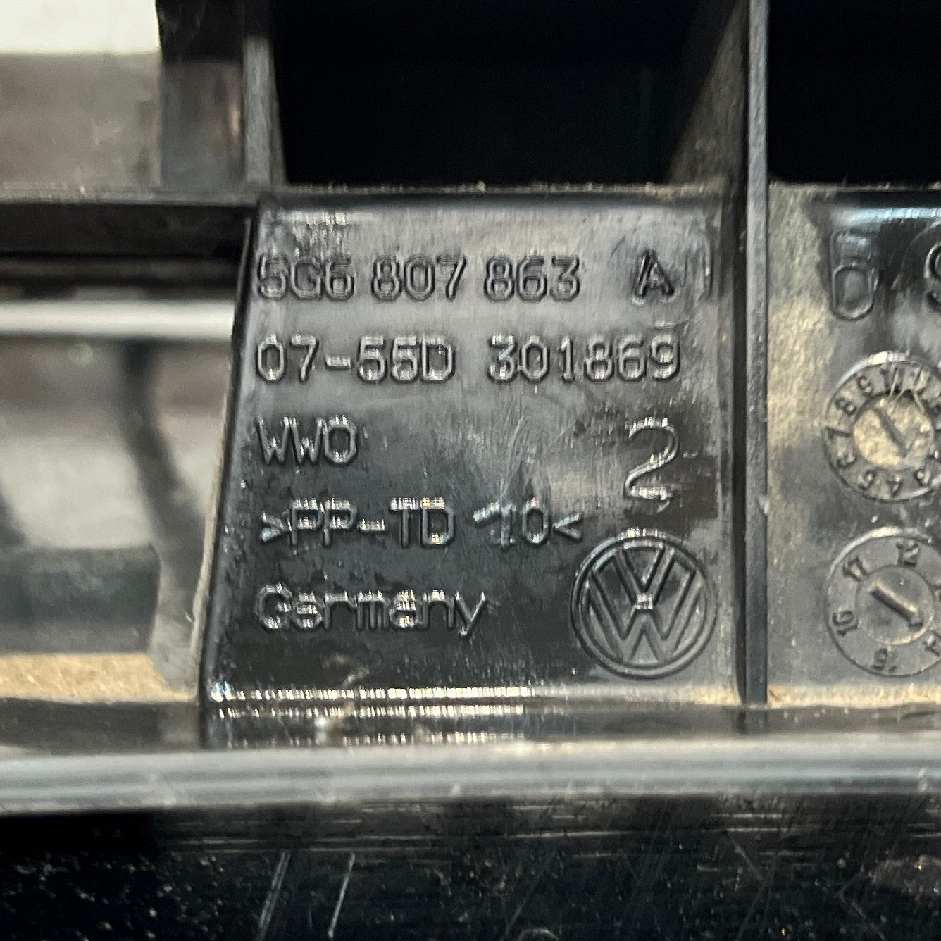 Volkswagen Golf Mk7 Rear Centre Bumper Bracket Holder Mount Trim 5G6807863A