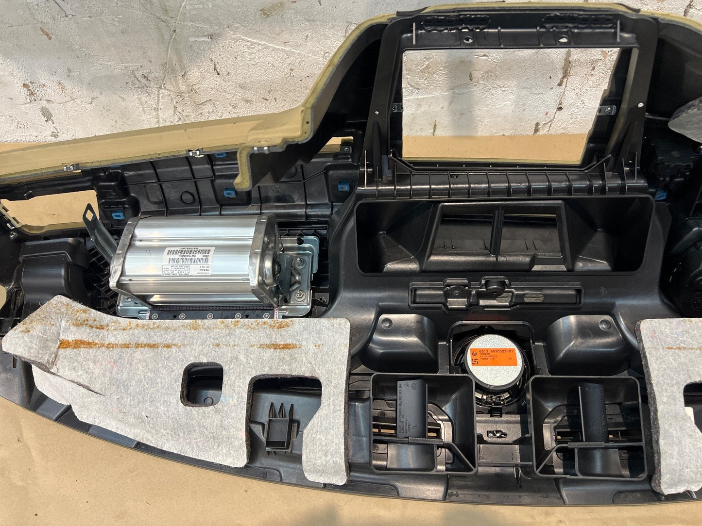 BMW 3 Series E9X LOGIC 7/HARMON KARDON COMPLETE DASHBOARD WITH AIRBAG + SPEAKER