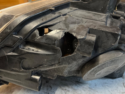 Genuine SKODA FABIA 2016 - Xenon Headlight O/S Right 6V1941016B Damaged Spares