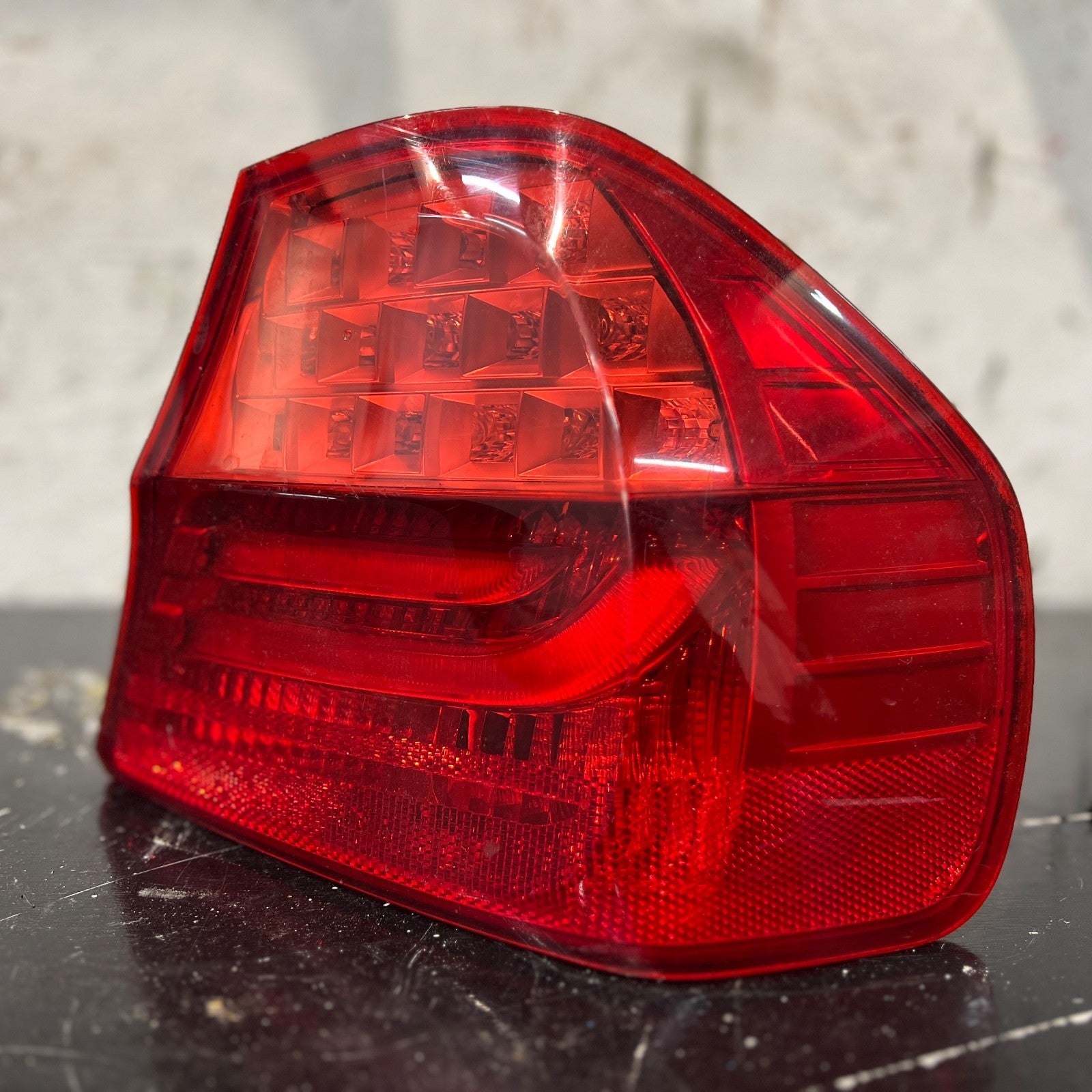 BMW 3 SERIES E90 LCI Rear Outer Lamp Drivers Right O/S 7289426