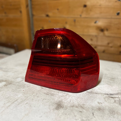 BMW E90 Saloon Rear Back Lamp Light Right Tail Back O/S 6937458
