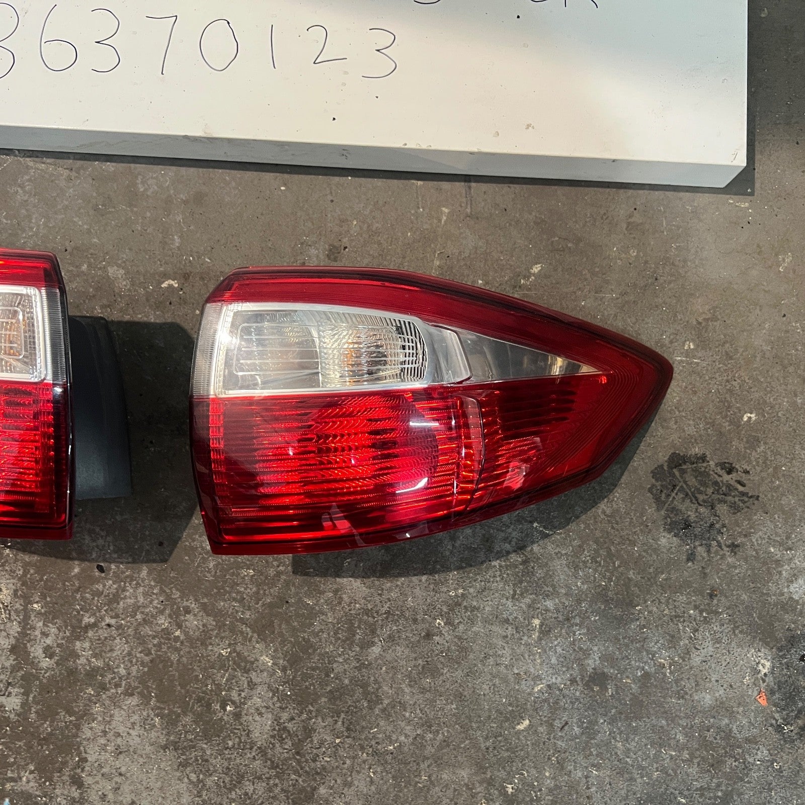 FORD C-MAX MK2 O/S DRIVERS SIDE OUTER REAR TAIL LIGHT 89502670 2010-2015