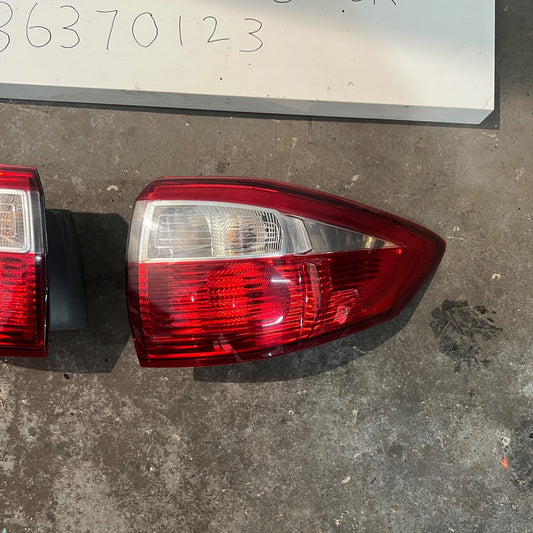 FORD C-MAX MK2 O/S DRIVERS SIDE OUTER REAR TAIL LIGHT 89502670 2010-2015