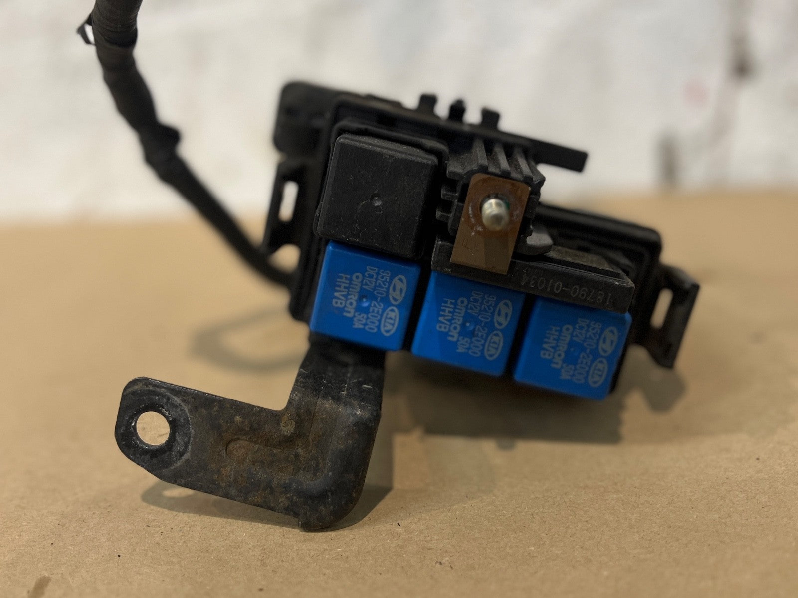 34859 H7D 2013-2016 KIA/HYUNDAI FUSE RELAY BOX. 18790-01034