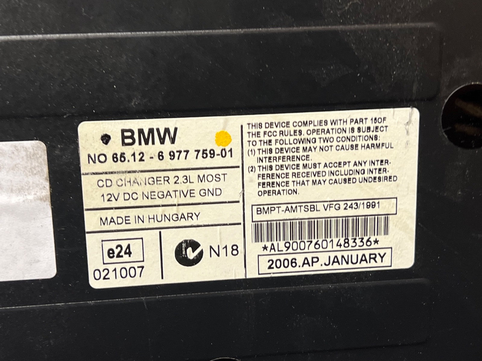 BMW E81 E87 E90 E91 E92 E93 1 3 SERIES 6-DISC CD CHANGER WITH MAGAZINE 6977759