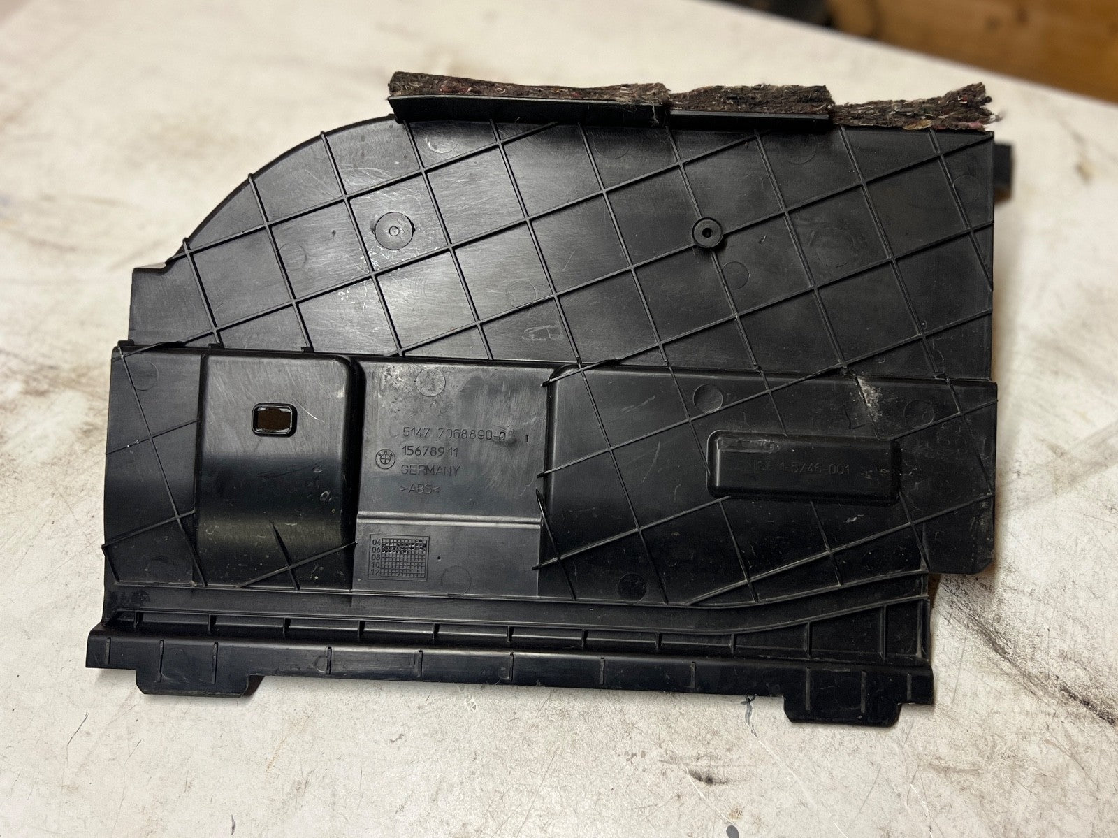 BMW E91 3 Series - Touring - Boot Battery Tray Trunk Cover Trim Panel 7068890