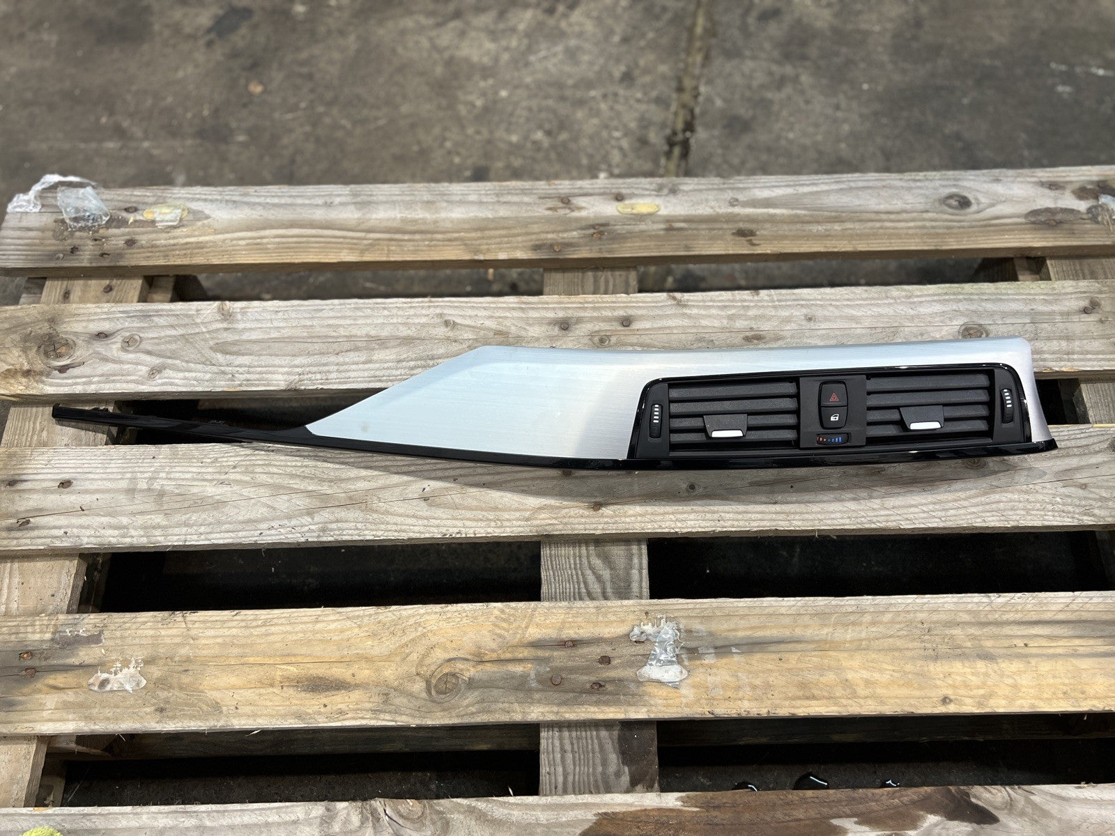 BMW F30 F31 F32 F33 F34 F36 Dashboard Trim panel aluminum trim panel 6827342