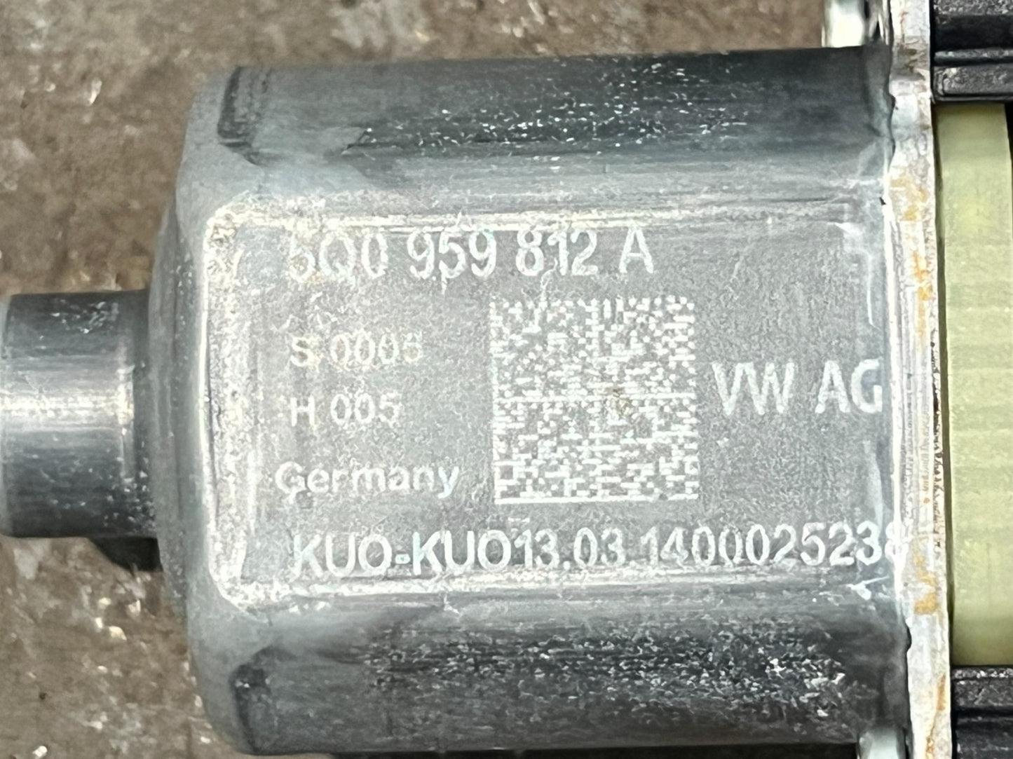 VW AUDI SEAT SK Offside Front Window Lift Motor 5Q0959812A Used - Fits 2013-2020
