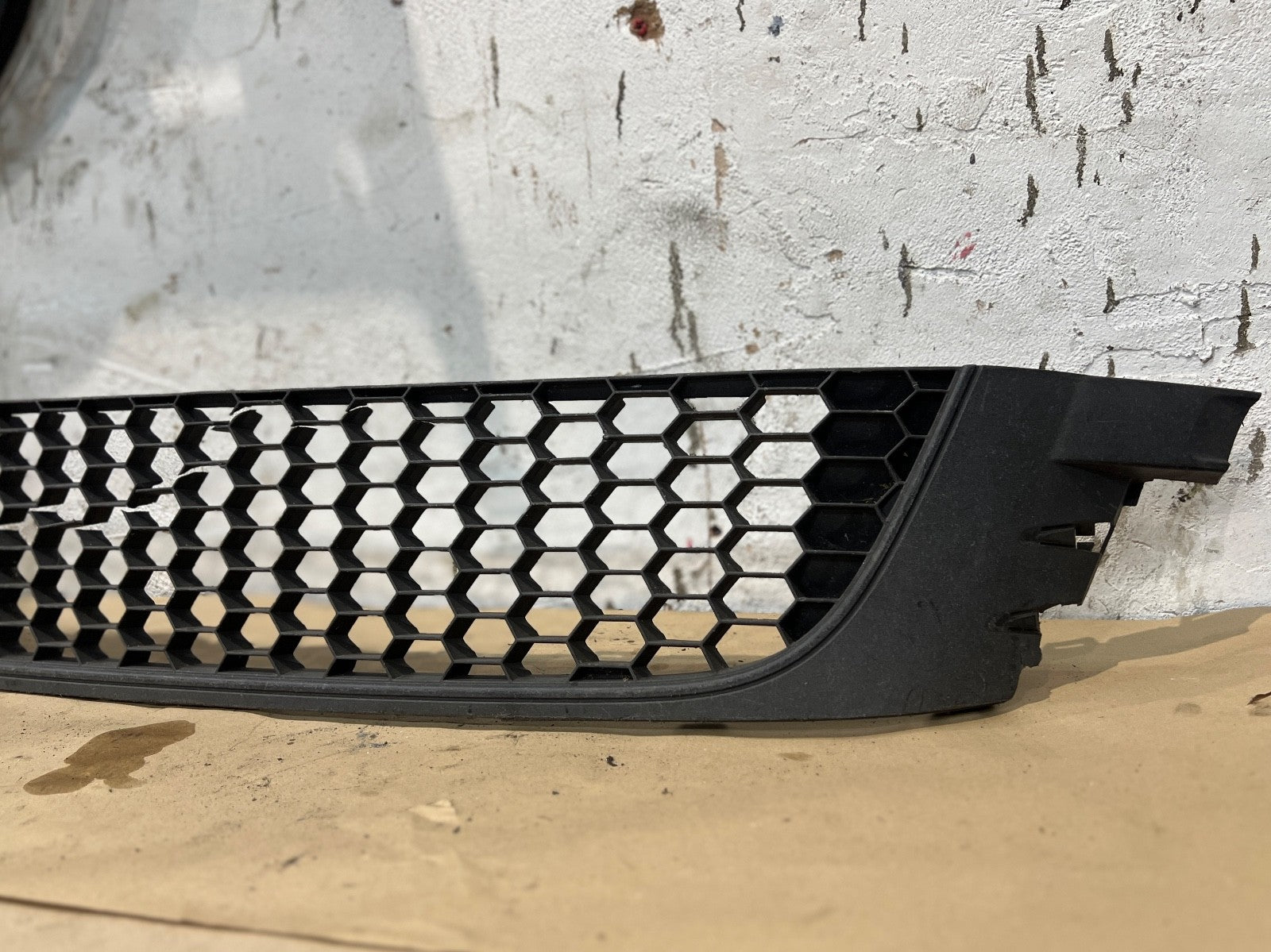 Front Bumper Centre Grille for Volkswagen Scirocco 2008 to 2014 OE 1K88536779B9