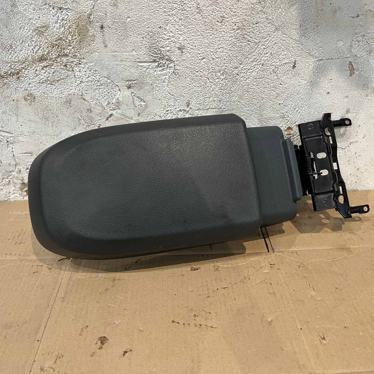 2011-2015 FORD C MAX CENTER CONSOLE ARM REST  1651-6