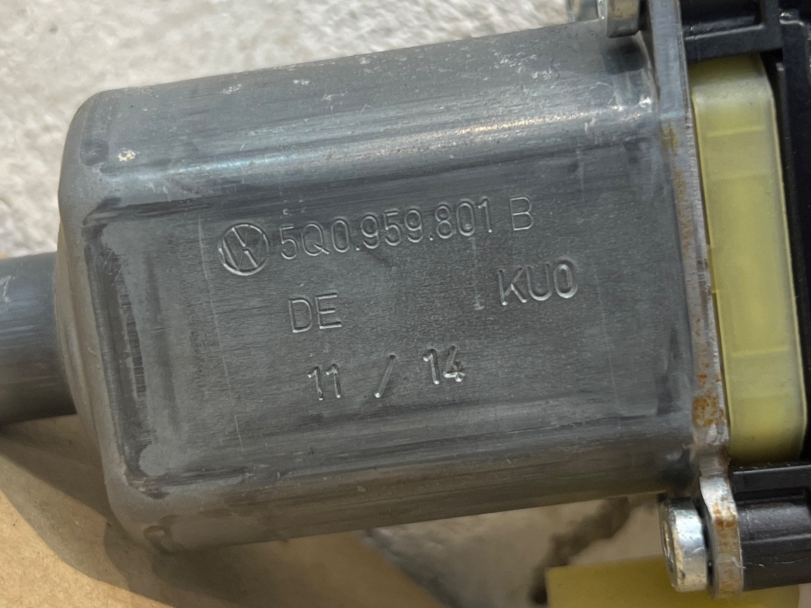 13-19 Volkswagen Audi Seat Skoda PASSENGER FRONT WINDOW MOTOR 5Q0959801B