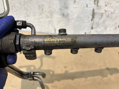 2008-2014 Mercedes-Benz 3.0 Diesel V6 Fuel Rail with Sensor a64207004