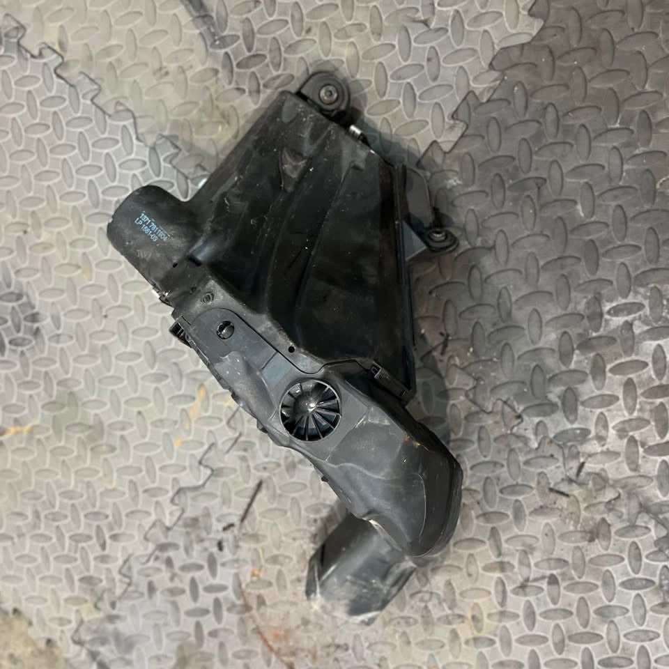 BMW N57 245bhp Intake Airbox 7811904