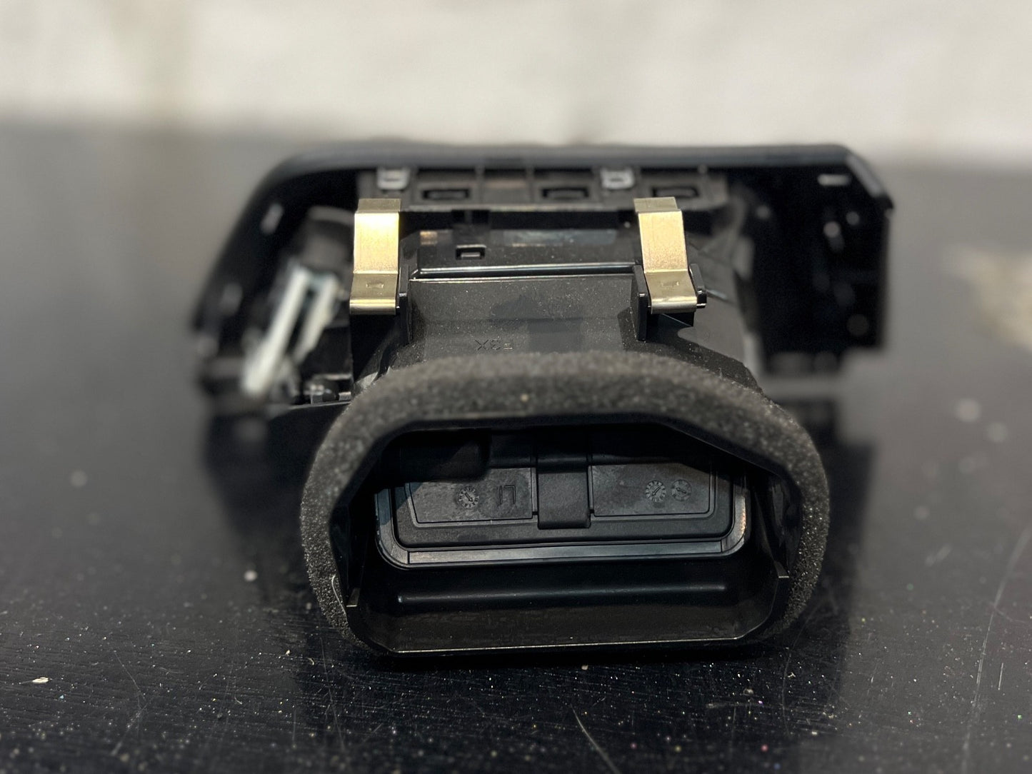 BMW F30 F31 F32 F33 F34 F36 Passenger Side Left Dashboard Air Vent 9346226