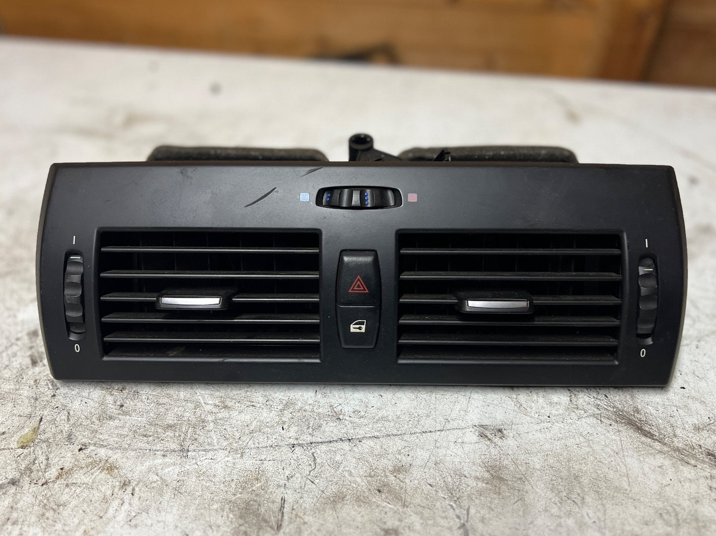 BMW X3 Series E83 LCI Fresh Air Grille Center Dash Dashboard Vent Part 3415965