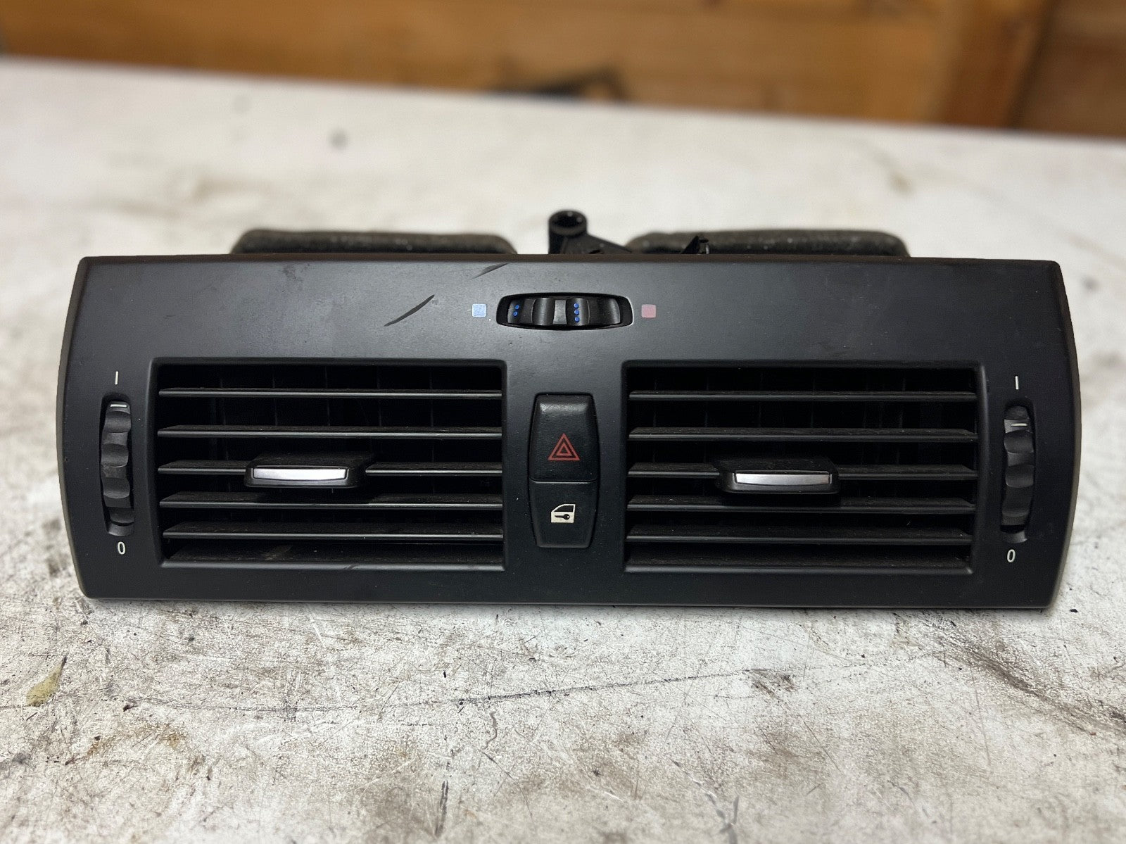 BMW X3 Series E83 LCI Fresh Air Grille Center Dash Dashboard Vent Part 3415965