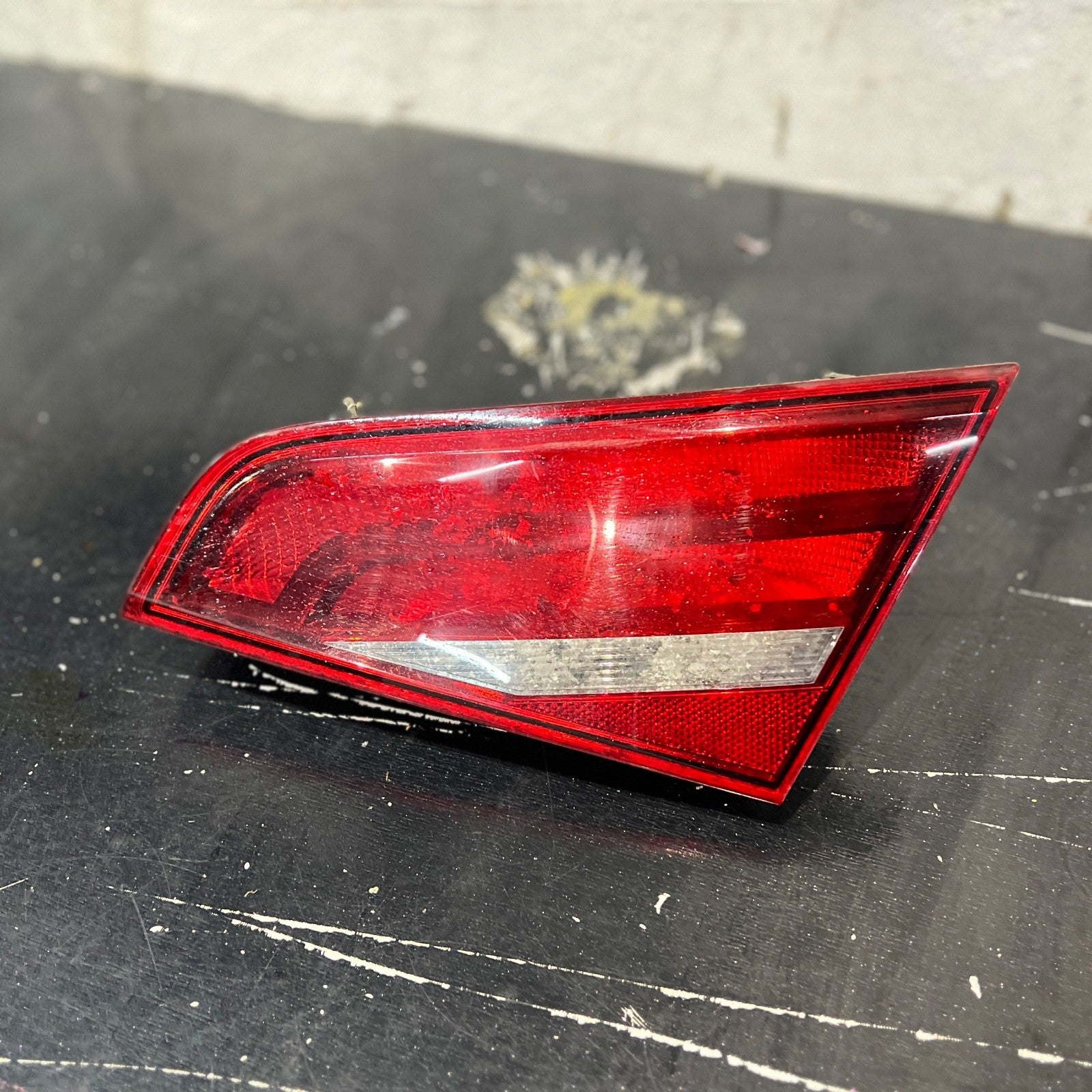 GENUINE AUDI A3 S LINE REAR RIGHT TAIL LIGHT 8V4945094A 2013-2016