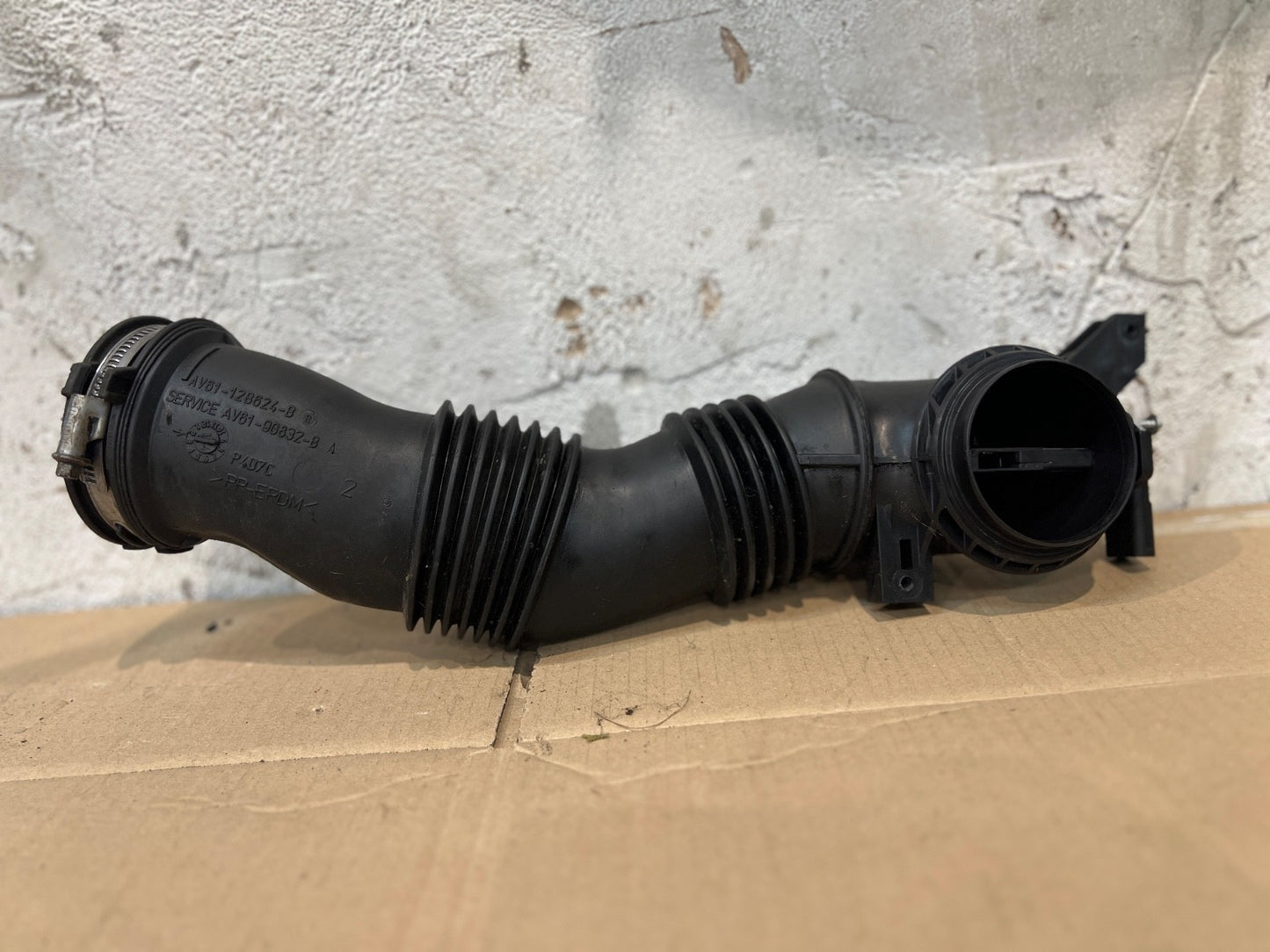 2010-2016 FORD Diesel AIR INTAKE HOSE PIPE with MAF sensor AV6112B624B
